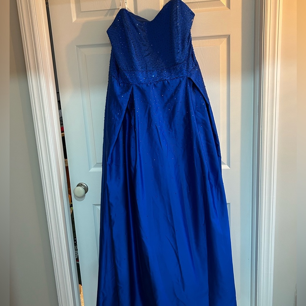 🚘PROM IS COMING!! Stunning Royal Blue Strapless Jeweled Gown